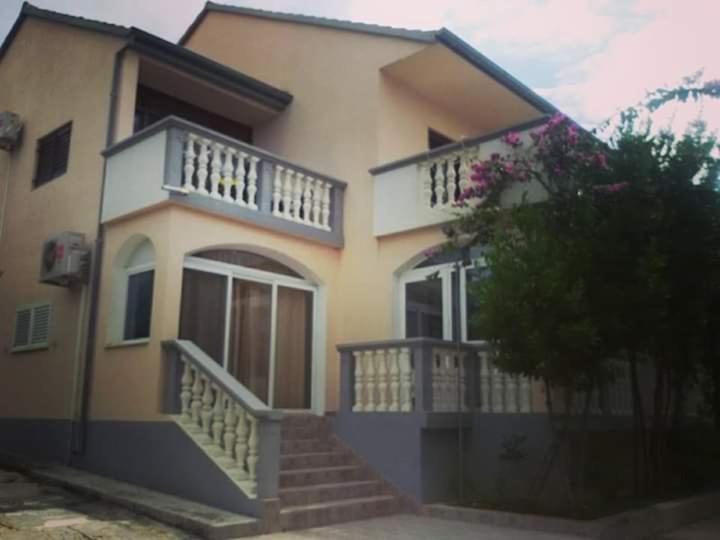 Apartman Vukoja Pakostane Apartment Екстериор снимка